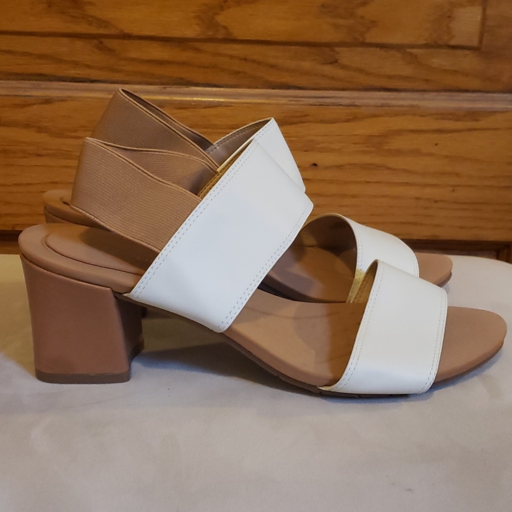 Chunky heel, open toed sandal